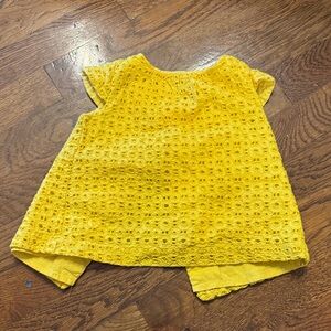Baby gap Yellow  Kids Top with buttons down the back size 12-18 months